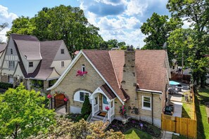 House (5 Bedrooms) | Interior - Modern Group Getaway w/ Private Yard in Cincinnati (Cincinnati)