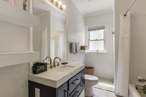 House (5 Bedrooms) | Interior - Modern Group Getaway w/ Private Yard in Cincinnati (Cincinnati)