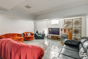 House (5 Bedrooms) | Interior