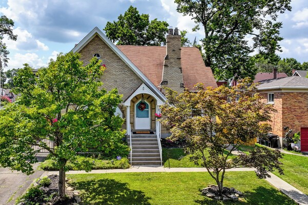 Modern Group Getaway W/ Private Yard In Cincinnati - Cincinnati, OH