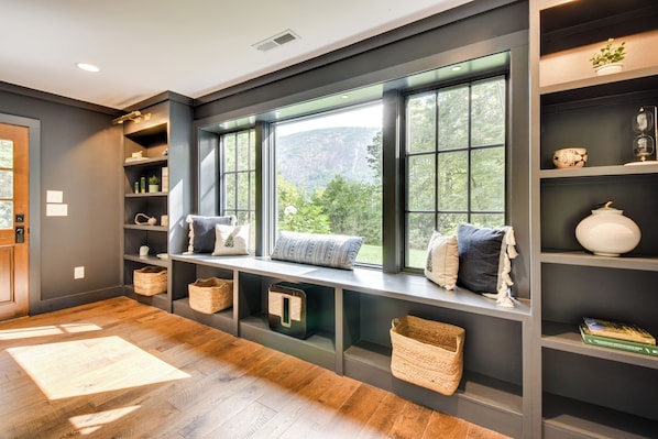 House (6 Bedrooms) | Interior