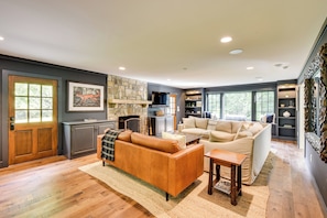 House (6 Bedrooms) | Interior