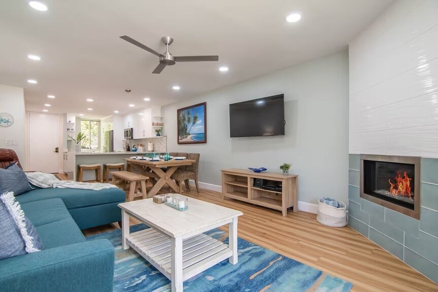 A Short Walk Or Drive To Sandy Beaches, Surf Spots, And Local Cafes. - Oceanside, Californie