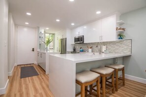 Fridge, microwave, oven, stovetop - A short walk or drive to sandy beaches, surf spots, and local cafes. (Oceanside)