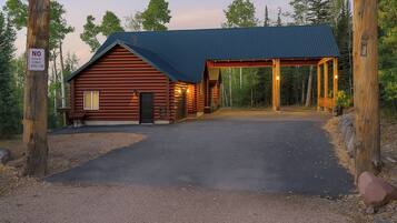 House (5 Bedrooms) | Front of property