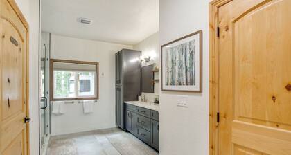 Hot Tub, Game Room! 3-story Brian Head Home