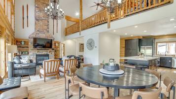 House (5 Bedrooms) | Interior