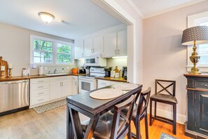 House (3 Bedrooms) | Interior - Cookout Ready: Walkable Home in Bearden Village (Knoxville)