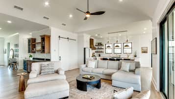 House (4 Bedrooms) | Interior