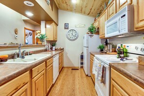 House (2 Bedrooms) | Interior