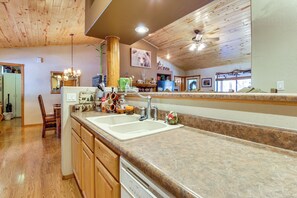 House (2 Bedrooms) | Interior
