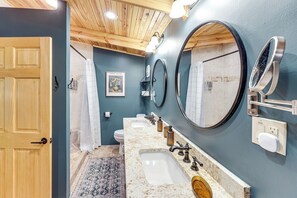 House (4 Bedrooms) | Interior - Creek Access, Games: Family-friendly Royal Retreat (Royal)