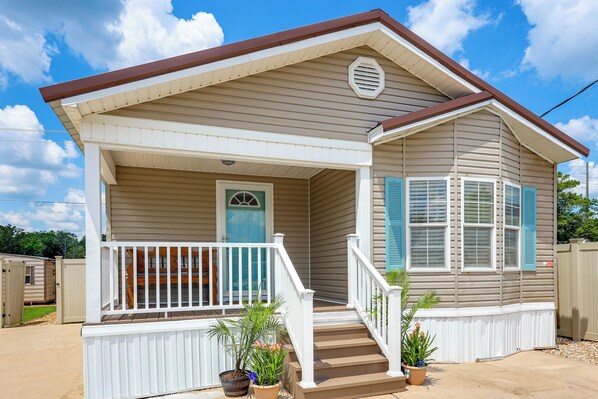 House (3 Bedrooms) | Front of property