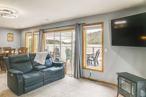 Amazing Views! Epic Twin Lakes Escape w/ Dock