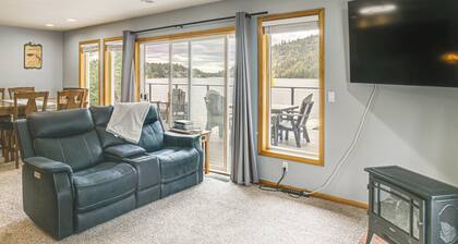Amazing Views! Epic Twin Lakes Escape w/ Dock