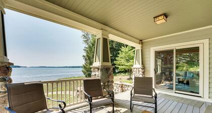 Hamlin Lake Retreat: Spacious Stay for Groups!