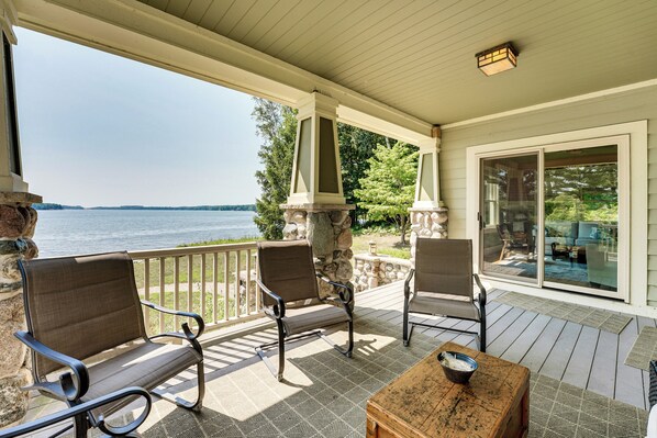 House (6 Bedrooms) | Interior