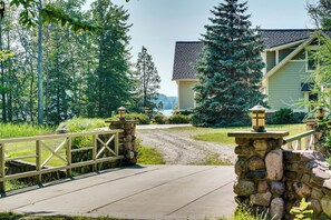 House (6 Bedrooms) | Interior - Hamlin Lake Retreat: Spacious Stay for Groups! (Free Soil)