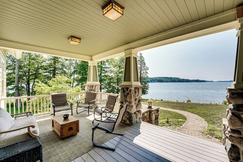 Group Getaway on Hamlin Lake: Fire Pit & Dock!