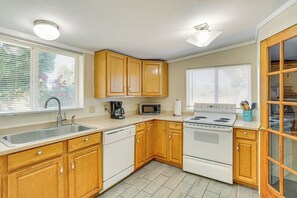 Apartment (2 Bedrooms) | Interior - Pet-friendly Unit w/ Yard Near Sacramento River! (Red Bluff)