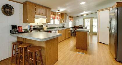 Play Games, Bike & Unwind: Cleveland Family Home!