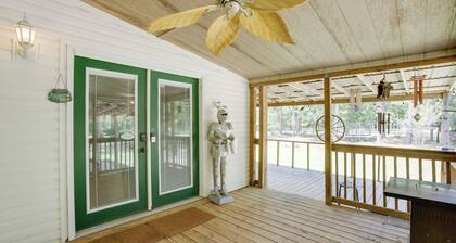 Play Games, Bike & Unwind: Cleveland Family Home!