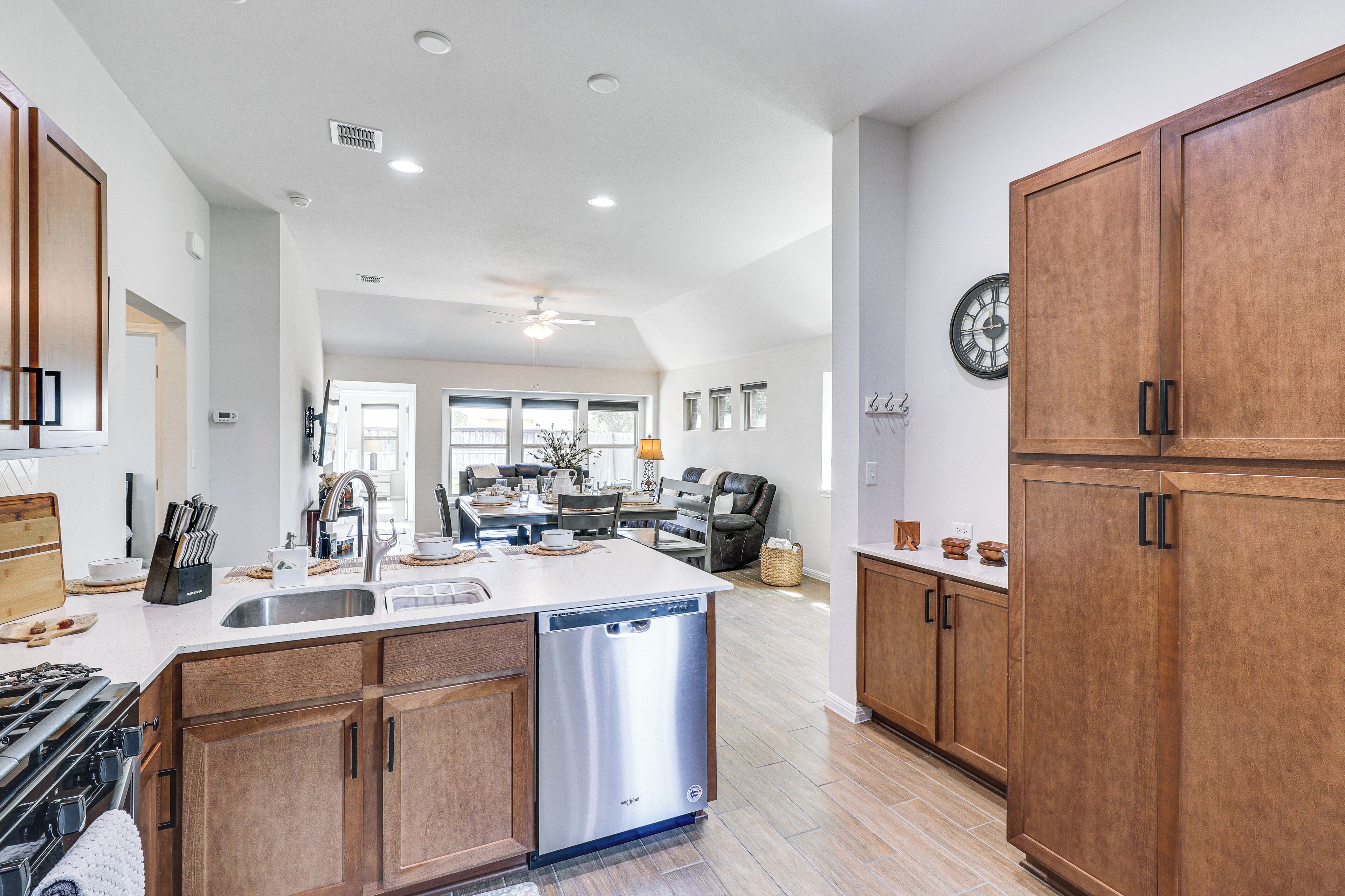 House (3 Bedrooms) | Interior