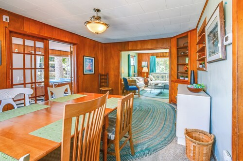 Boat & Unwind! Charming Atwood Lake Farmhouse