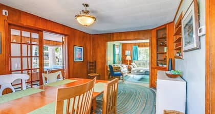 Boat & Unwind! Charming Atwood Lake Farmhouse