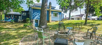 Boat & Unwind! Charming Atwood Lake Farmhouse