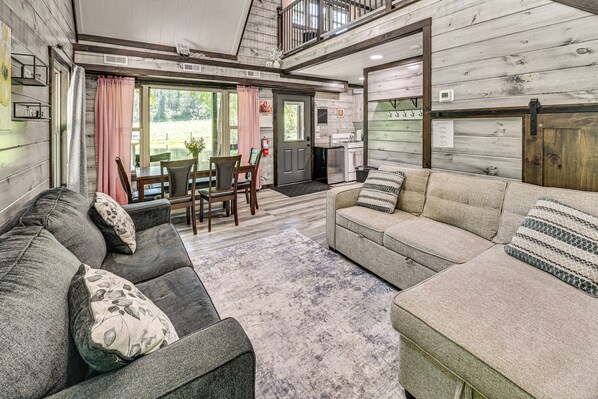 House (1 Bedroom) | Interior - Ohio Amish Country Getaway: Fish, Hike, Boat! (Sugarcreek)