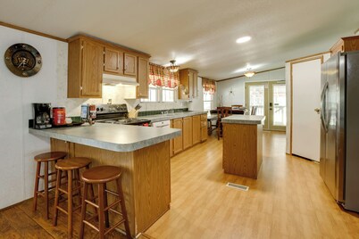 Play Games, Bike & Unwind: Cleveland Family Home!