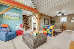 House (6 Bedrooms) | Interior