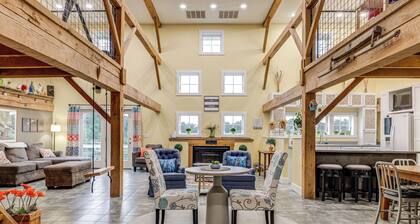 Private Ponds & Trails: Hillsboro Nature Retreat!