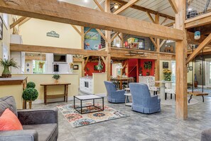 House (6 Bedrooms) | Interior