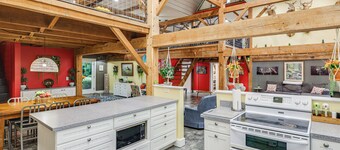 Private Ponds & Trails: Hillsboro Nature Retreat!