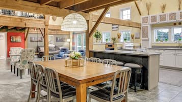 House (6 Bedrooms) | Interior