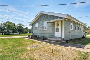 Interior - 2 Mi to Main Street! Cozy Winfield Launchpad (Winfield)
