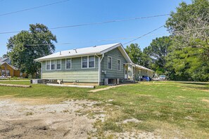 Apartment (1 Bedroom) | Interior - Near Walnut Valley Festival: Convenient Apartment! (Winfield)