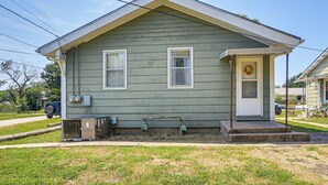 A single-story house with a gabled roof, two windows, a front door with a wreath, and a small porch. - 2 Mi to Main Street! Cozy Winfield Launchpad (Winfield)