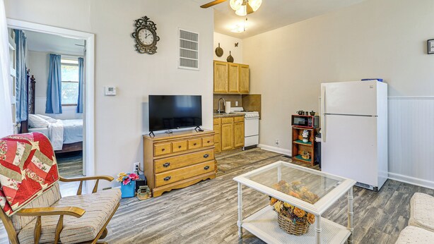 A compact living space with a kitchenette, a television, a ceiling fan, and a dining table. - 2 Mi to Main Street! Cozy Winfield Launchpad (Winfield)