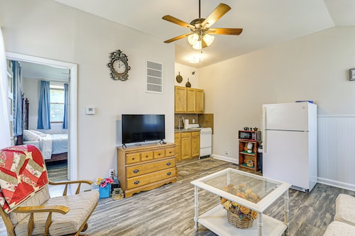 2 Mi to Main Street! Cozy Winfield Launchpad