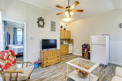 2 Mi to Main Street! Cozy Winfield Launchpad