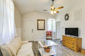 Apartment (1 Bedroom) | Interior - Near Walnut Valley Festival: Convenient Apartment! (Winfield)