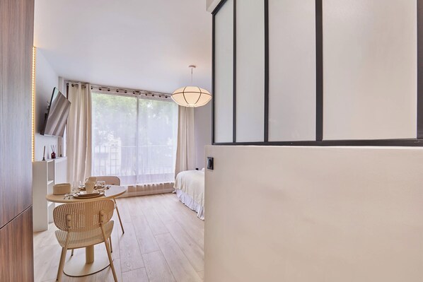 House | 1 bedroom, iron/ironing board, bed sheets