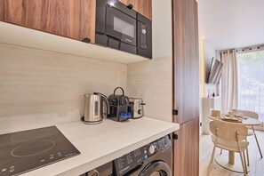 House | Private kitchen | Fridge, microwave, coffee/tea maker, electric kettle