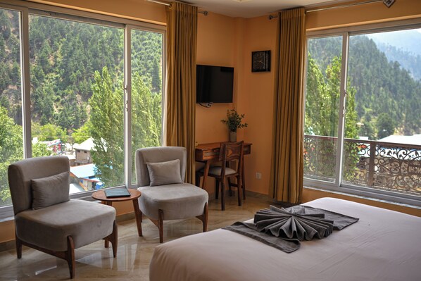 Deluxe Double Room, Mountain View | Free WiFi - Hotel DeManchi By The Leaf (Kalam)