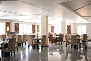 Restaurant - Hotel DeManchi By The Leaf (Kalam)