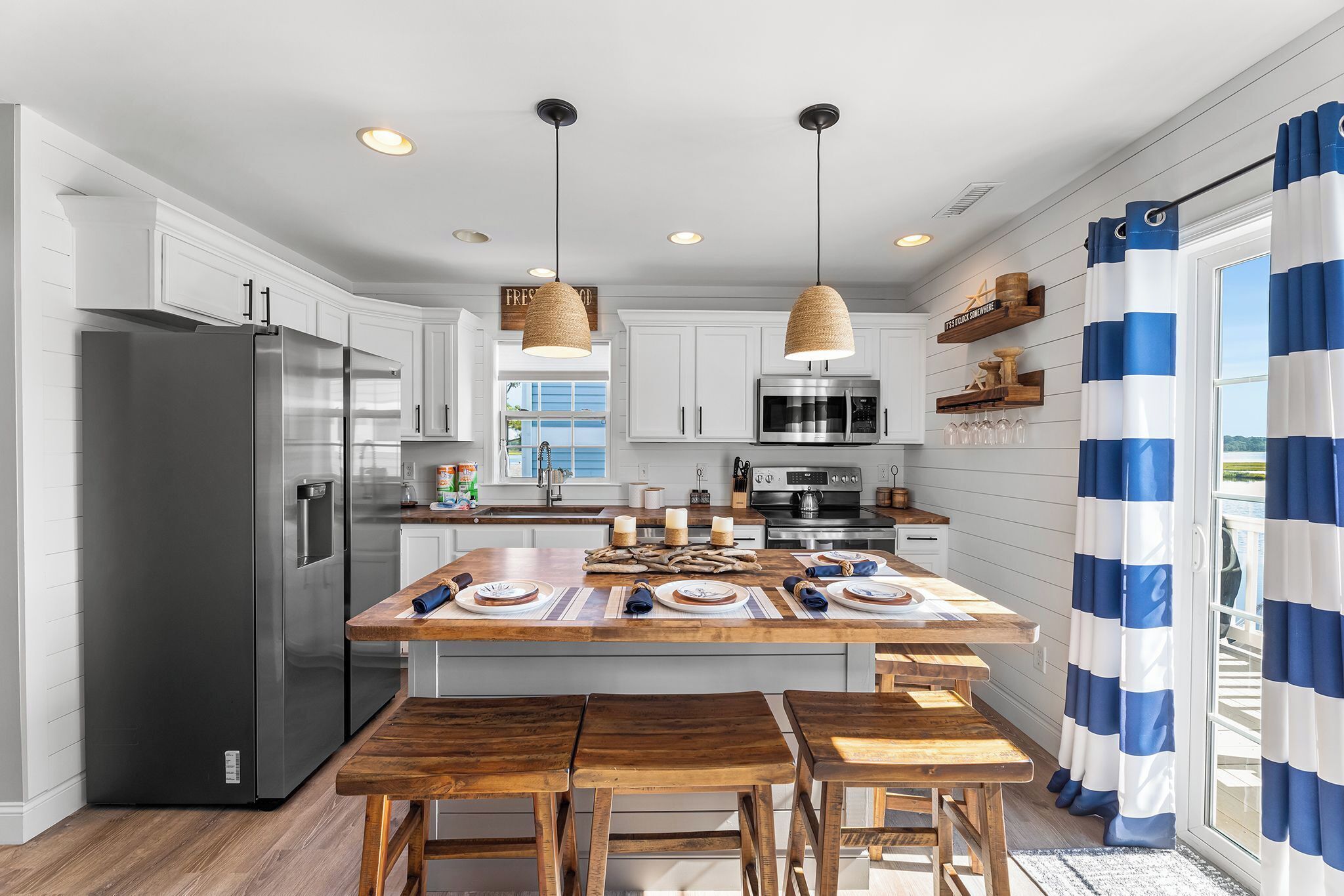 Fridge, microwave, dishwasher, coffee/tea maker