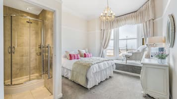 6 bedrooms, iron/ironing board, WiFi, bed sheets